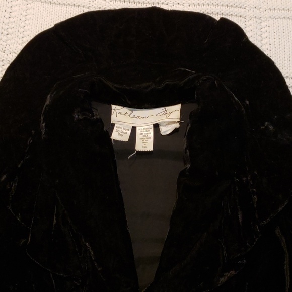Vintage velvet jacket - Picture 3 of 8